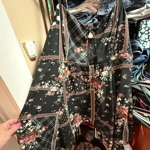 Floral black tank top NWOT